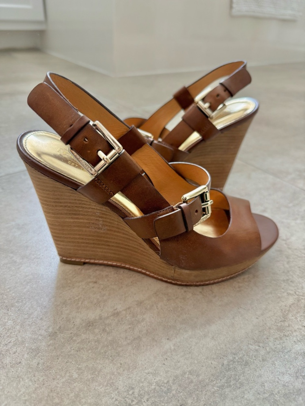 Coach Women’s Brown Leather Wedge Sandals Size 7 - Picture 3 of 10